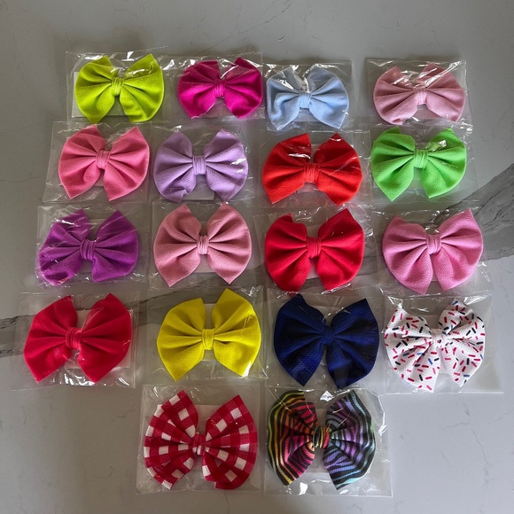 Lot of 18 Oversized Clip Bows for Toddler or Baby